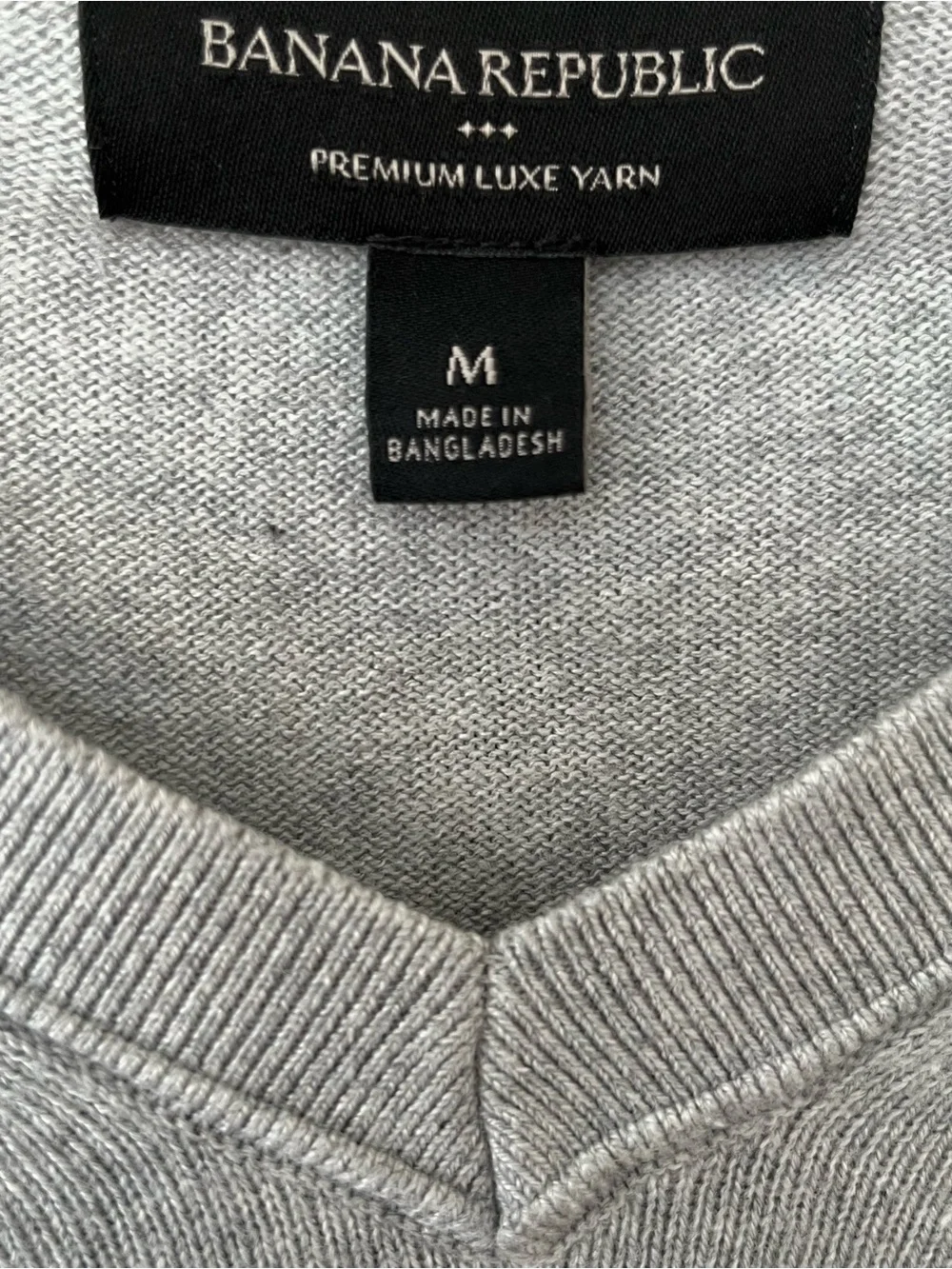 Banana Republic Men’s Premium Luxe Yarn Gray V-Neck Sweater Fall/Winter